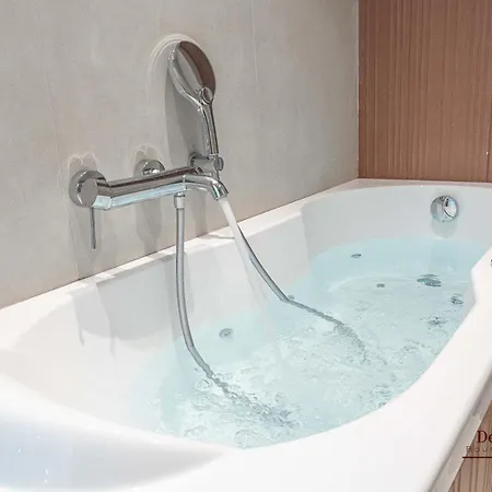 De Montescal Hot Tub Ac Wonder *